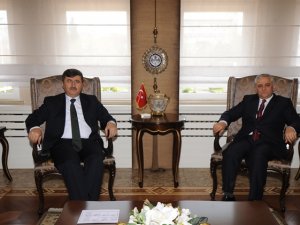 "Siyasi Partiler Demokrasinin Vazgecilmez Unsurudur"