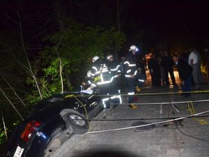 50 metrelik uçuruma düşmekten bakın nasıl kurtuldu