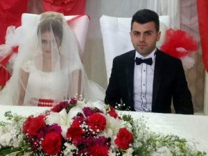 Onların içine böylesi sindi: Düğünlerinde saygı duruşu vardı