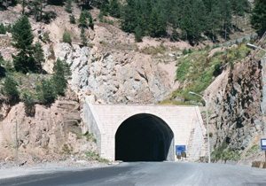 Trabzon'da heyelan gerçekleşen yolda son durum