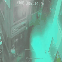 100 yıllık bina böyle çöktü