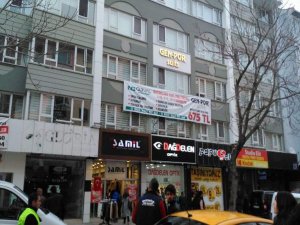 Üniversiteli kız kaldığı apartta ölü bulundu