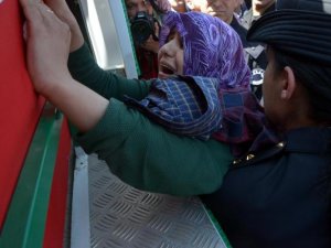 Şehit polisi binler uğurladı