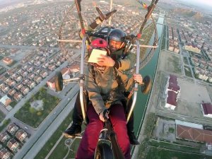 Gökyüzünde ’1 Nisan’ şakası