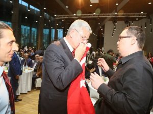 Otizmli gençten Bakan Bozkır’a anlamlı hediye