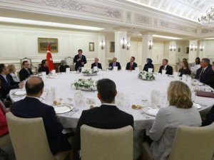 Dünyaca ünlü sanatçı Çankaya Köşkü'ne çıktı!