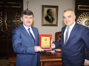 “Hemşehri derneklerini önemsiyoruz“