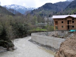 Rize'de tartışma yaratan duvar