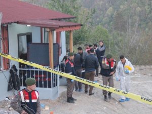 Baba-oğul yazlık evlerinde ölü bulundu