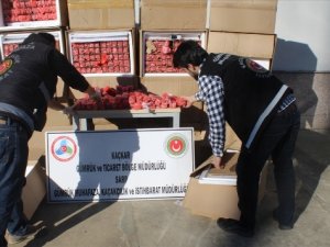 Sarp'ta dev kaçak operasyonu: 25 bin adet telefon...