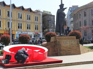 Ayyıldız büstüne saldırı iddiası - Giresun Haber