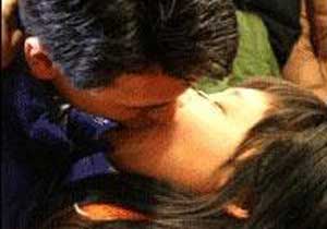 Sevgilisini öperek sağır etti