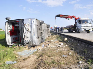 Afyonkarahisar’ın Elmadağ ilçesinde Yolcu otobüsü derildi: 3 ölü 40 yaralı