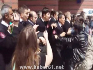 Üniversite karıştı: 6 kişi yaralandı