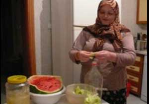 Artvinli kadından karpuz turşusu
