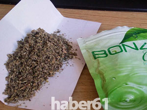 Uyuşturucu satan bir kadın yakalandı