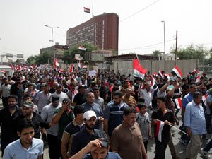 Irak'ta parlamento binası basıldı