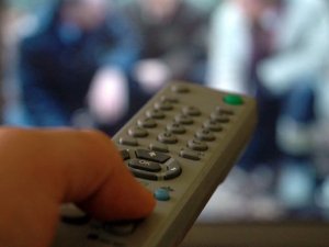 Ünlü oyuncunun bacağı kırıldı!