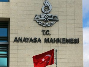 AYM 3 partiyi kapattı