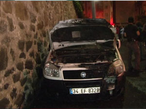 Park halindeki 5 araç kundaklandı