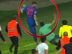 Taraftar kaleciyi kovaladı