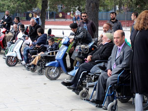 Engelliler kendi törenlerini uzaktan izlediler