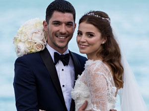 Ünlü oyuncular Ezgi Eyüboğlu ve Kaan Yıldırım evlendi
