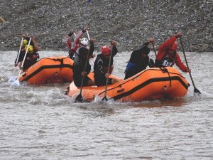 Rize'de rafting yaparken canından oldu
