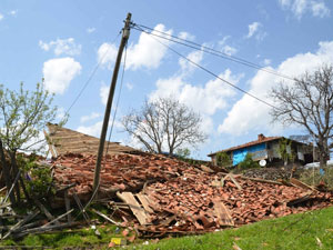Hortum yıktı geçti - 15 Mayıs 2016