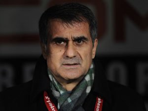 Şenol Güneş: "Şampiyonluğu hak ettik, kupayı alamadık"