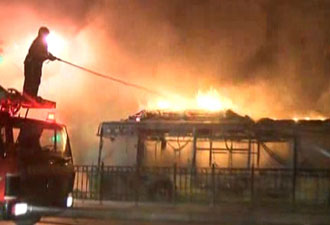 Belediye otobüsünü ateşe verdiler