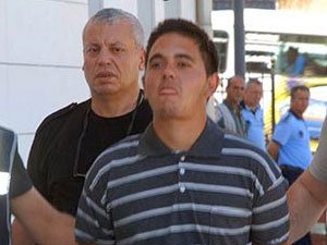 Kan donduran olay! Annesinin kafasını kesti....