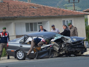 Otomobil ile tır çarpıştı 2 ölü 2 yaralı