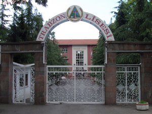 Trabzon Lisesi'nin 61 yıl önceki mezunları buluştu