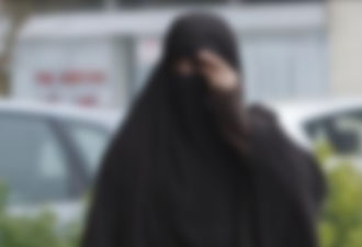 Trabzon'da çarşaf giyen şahıs polisi alarma geçirdi