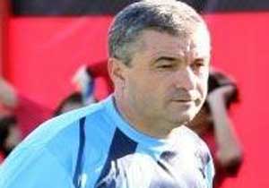 Rakip kadro kurmada sıkıntılı