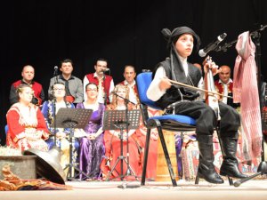 Akademisyenlerden türkü şöleni