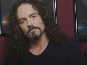 Kalp krizi geçirdi sahnede hayatını kaybetti!