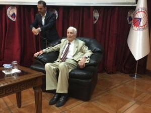 Hocaların hocası uyardı; Trabzon fındıkla büyüyemez