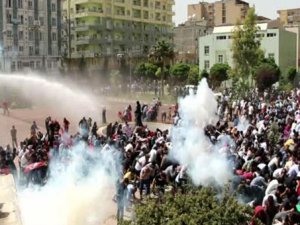 Hainler Türk Bayrağını indirdi ortalık karıştı!