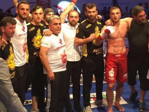 Mehmet Aygün rakibini devirdi