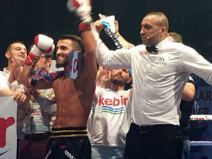 Trabzonlu boksörden nakavt sonrası sevdiği kıza sürpriz teklif