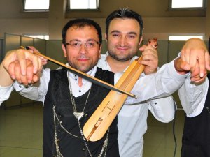 Trabzon ve Bitlisliler horon oynadı