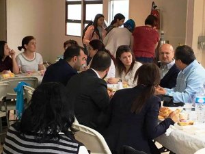 Paris'e hanımeli değmiş