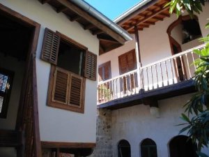 Yıkık dökük evi satın aldı otel yaptı