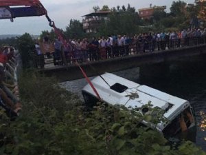 Öğrenci servisi kanala devrildi: 7 kişi öldü