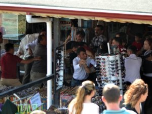 Turistik tesiste sopalı kavga