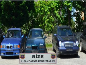 Rize'de 12 adrese operasyon: 5 lüks araç...