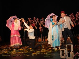 Trabzon'da öğrenciler kulakların pasını sildi