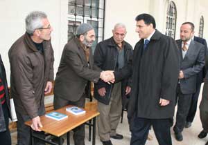 Vali Okutan cemaati ziyaret etti